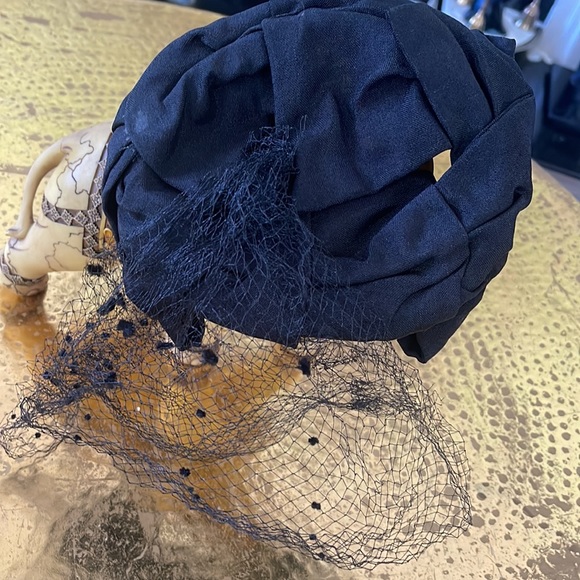 Vintage 1950s Veiled Fascinator in Good Condition - Picture 2 of 5